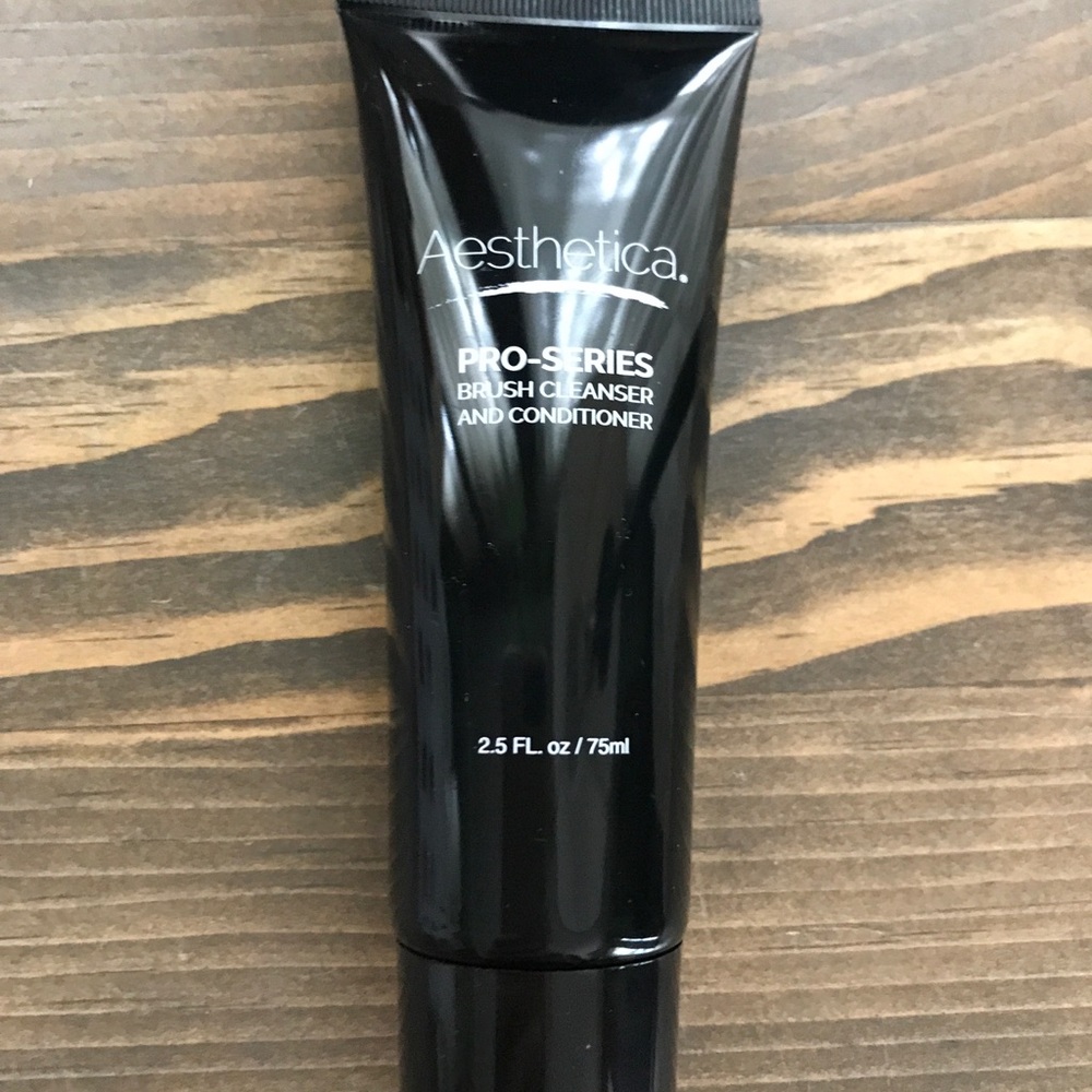Aesthetica brush cleaner